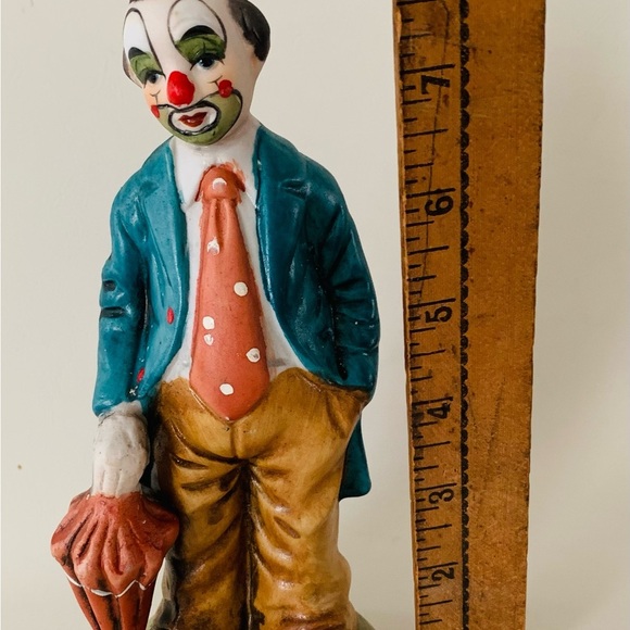 Vintage Pottery Bisque Porcelain Clown Emmett Kelly Jr With Umbrella Flambro - Picture 2 of 7